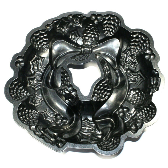 Nordicware Holiday Christmas Wreath Bundt Cake Pan - Picture 2 of 4